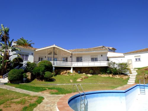 Excellent condition single storey house with panoramic sea views