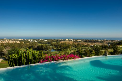 Villa for sale in La Alqueria, Benahavis