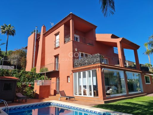 House with very good views, situated up the hill