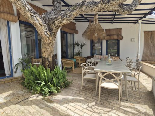 Cozy Spanish-Style Summer House