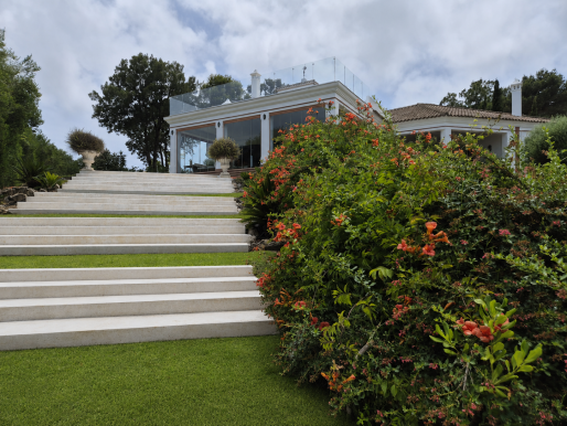 A LARGE PROPERTY SITUATED IN UPPER SOTOGRANDE CALLE ESMERALDA