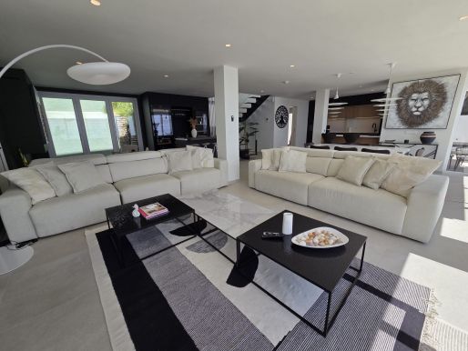 LUXURY BEACH HOUSE