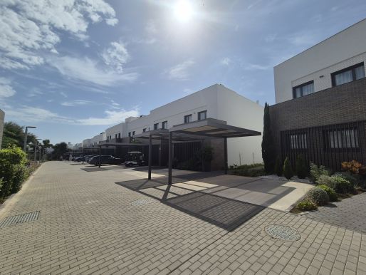 PRESTIGIOSA URBANIZACIÓN SAN ROQUE GOLF RESORT EN HOYO 17