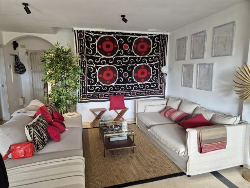 FANTASTIC APARTMENT WITH SEA VIEW AND A PRIVATE GARDEN IN SAN ROQUE GOLF