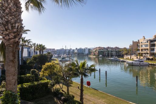 BERTH 38 IN RIBERA DEL EMPERADOR