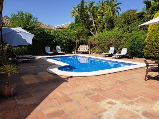 CHARMING VILLA IN LOWER SOTOGRANDE- B ZONE