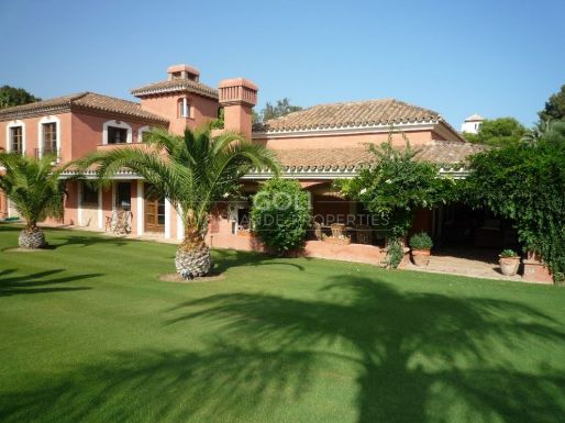 Unique villa on prestigious Kings & Queens, in the heart of Lower Sotogrande