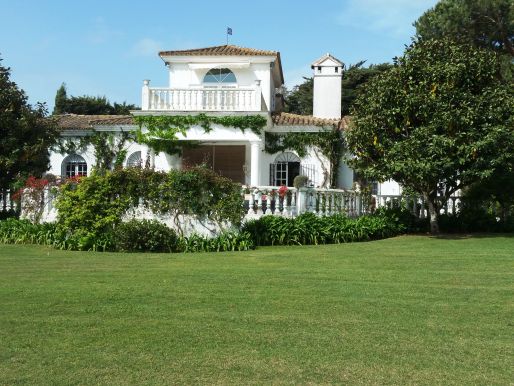 Zona D - Villa elegante y confortable con amplio jardín