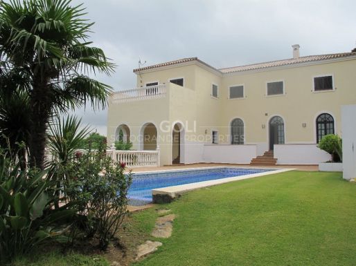 F Zone - Villa with views of the lake and green zone