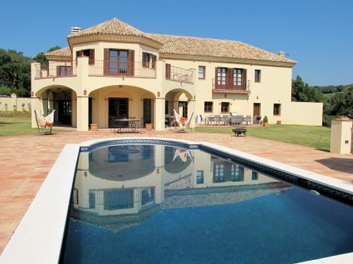 C Zone - Comfortable villa in desirable area near Valderrama Golf Course