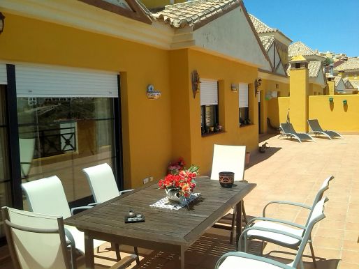 Penthouse in La Alcaidesa, very bright and with great views