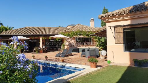D Zone - Stupendous villa for sale with swimming pool
