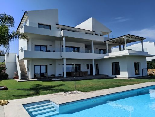 Villa with spectacular sea views for rent in Alcaidesa