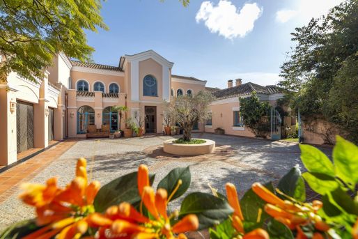 Luxury villa front facing to the golf course – San Roque Golf