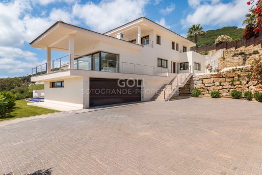 Modern villa with sea views, southeast facing