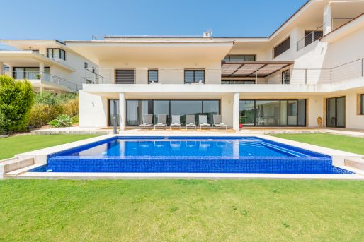 Villa moderna, con vistas al mar, orientación sureste