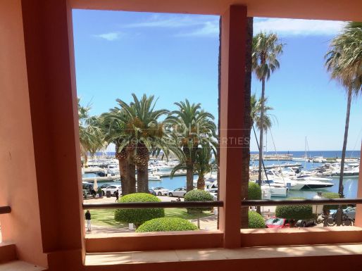 Well situated apartment with views of the Sotogrande Harbour