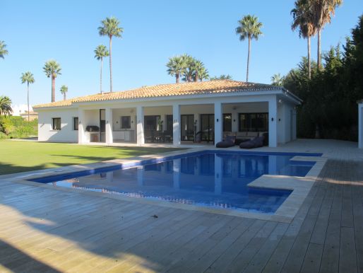 Villa on prestigious Paseo del Parque