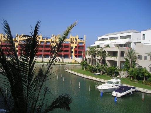 Apartment overlooking the canals with a berth 10x4