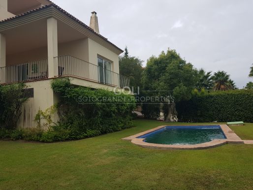 F Zone - Comfortable villa with garden and swimming pool