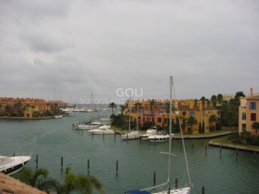 Penthouse with large terrace - Unfurnished