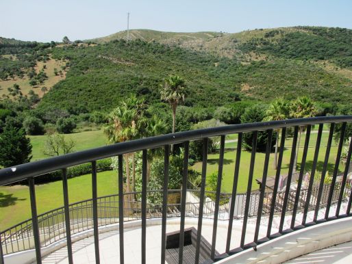 Apartment with a huge terrace with views to San Roque Golf