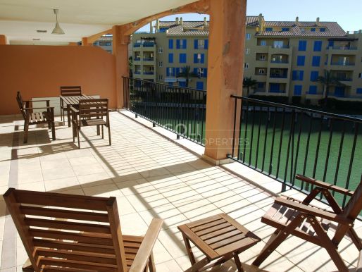 Apartamento luminoso con vistas a los canales.