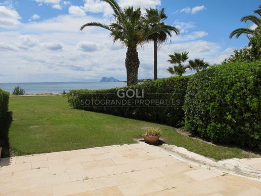 Apartamento de playa con jardin