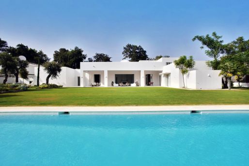 Spectacular holiday villa on prestigious Kings & Queens