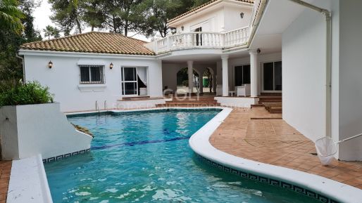 Comfortable villa with garden and pool