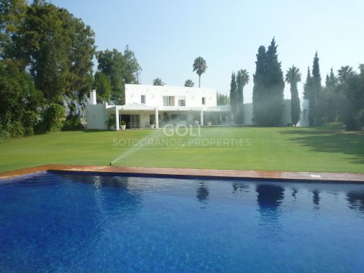Unique villa on prestigious Kings & Queens, next to the Royal Golf Course