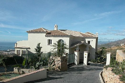 Fantastic New Villa in Los Altos de los Monteros, 1.325.000 € now! (reduced from 2.500.000 €)