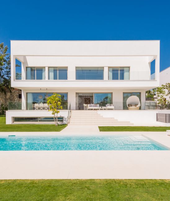 Loma de Casasola, 6 luxury villas very close to the sea and the golf course just by Guadalmina Baja area.