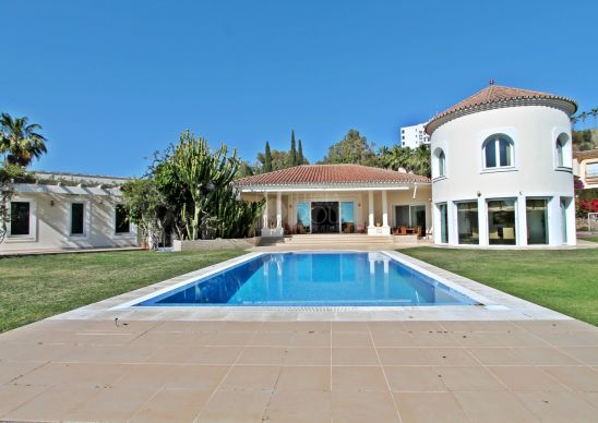 Villa for sale in New Golden Mile, Estepona