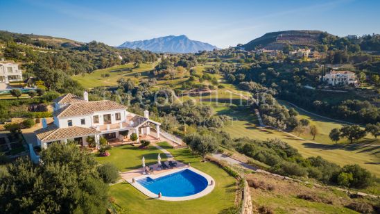 Stunning Golf villa with panoramic sea views