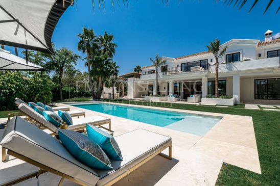 Villa de lujo con vistas al mar y montaña