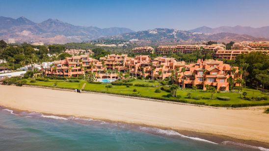 AMAZING BEACH FRONT APARTMENT IN MARBELLA EAST