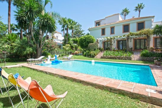 Half Vrijstaande Villa te koop in Nueva Andalucia, Marbella