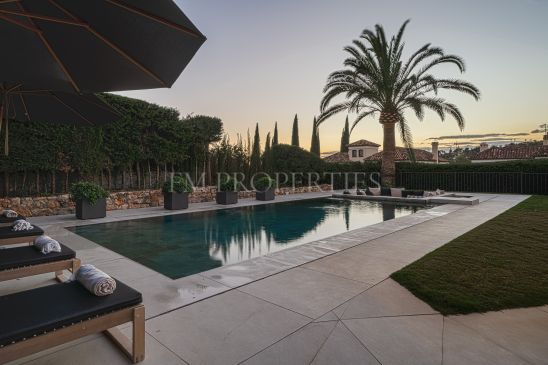 Luxury Villa with a Privileged Location, Surrounded by Golf Courses in Nueva Andalucía