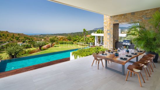 Formidable Luxury Villa with Golf and Sea Views in Benahavís
