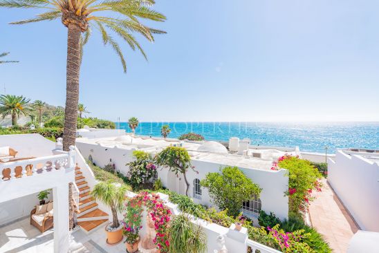 Estupenda Casa Adosada en El Oasis, Milla de Oro Marbella