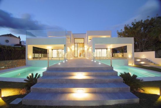 Splendid Villa on the Front Line of the Guadalmina Golf Course