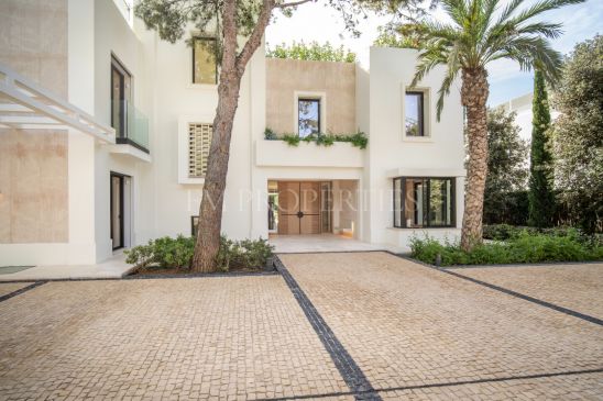 Altos Reales 2, Espectacular Villa Situada en Altos Reales en la Milla de Oro de Marbella.