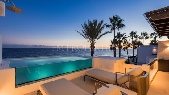 Stunning Newly Renovated Duplex Penthouse with Sea Views in Marina Puente Romano, Marbella.