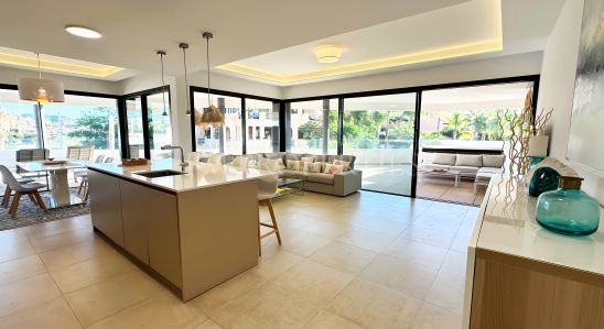 Apartamento de diseño moderno en la exclusiva urbanización de el Campanario Hills, Estepona