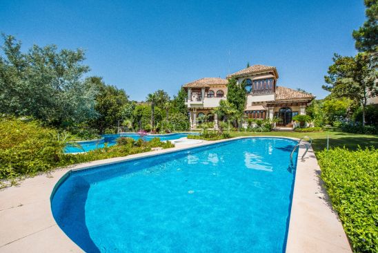 Luxury villa with panoramic golf and lake views located in La Zagaleta, Benahavis.