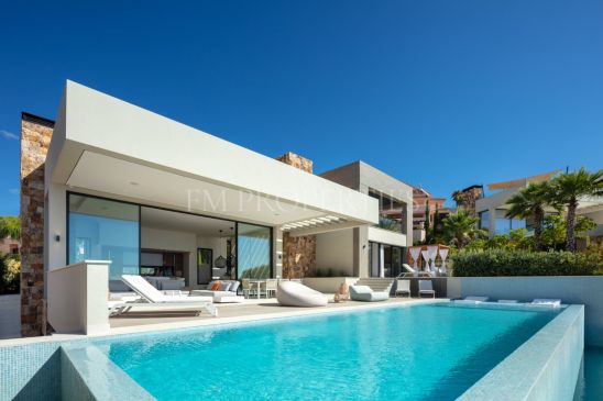 Anamaya 2, Contemporánea Villa con Vistas Panorámicas a las Montañas y al Mar situada en el Valle del Golf de Nueva Andalucia