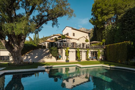 ISLA MOOREA – AUSSERGEWÖHNLICHE VILLA MIT PANORAMABLICK IM PRESTIGETRÄCHTIGEN CASCADA DE CAMOJÁN, MARBELLA.