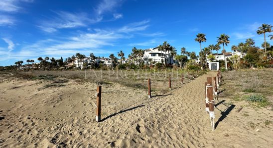 Charmant appartement en bord de mer à Costalita avec accès direct à la plage et excellent potentiel locatif.