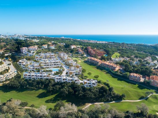 Viviendas de 2, 3 y 4 habitaciones en primera línea del campo de Cabopino GolfMarbella, diseñado para ofrecerle los mayores lujos de un resort dentro de sunuevo hogar.